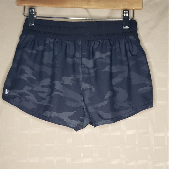 Vuori Womens The Rise The Shine Clementine Shorts Sz XS Black/Gray Camo Running - Picture 2 of 10
